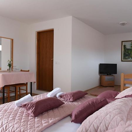 Prenociste Dzinic Hotel Жупаня Екстериор снимка