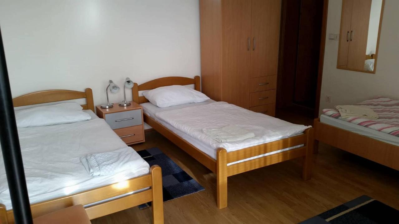 Prenociste Dzinic Hotel Жупаня Екстериор снимка