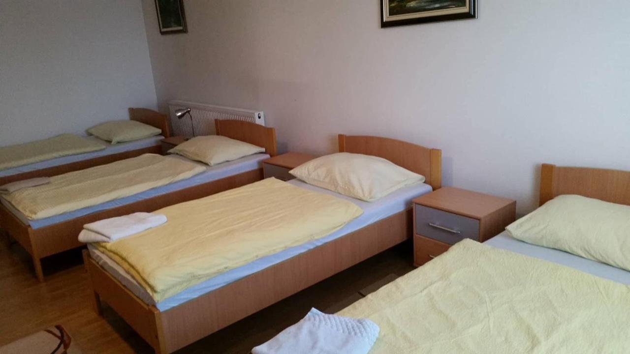 Prenociste Dzinic Hotel Жупаня Екстериор снимка