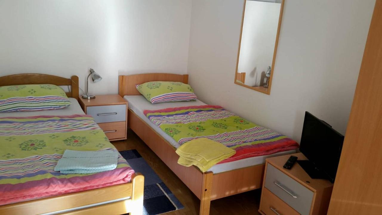Prenociste Dzinic Hotel Жупаня Екстериор снимка