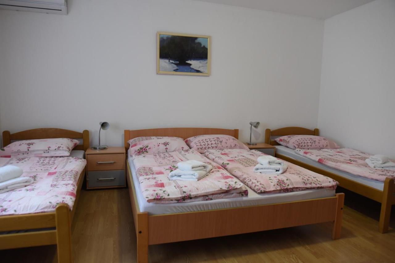 Prenociste Dzinic Hotel Жупаня Екстериор снимка