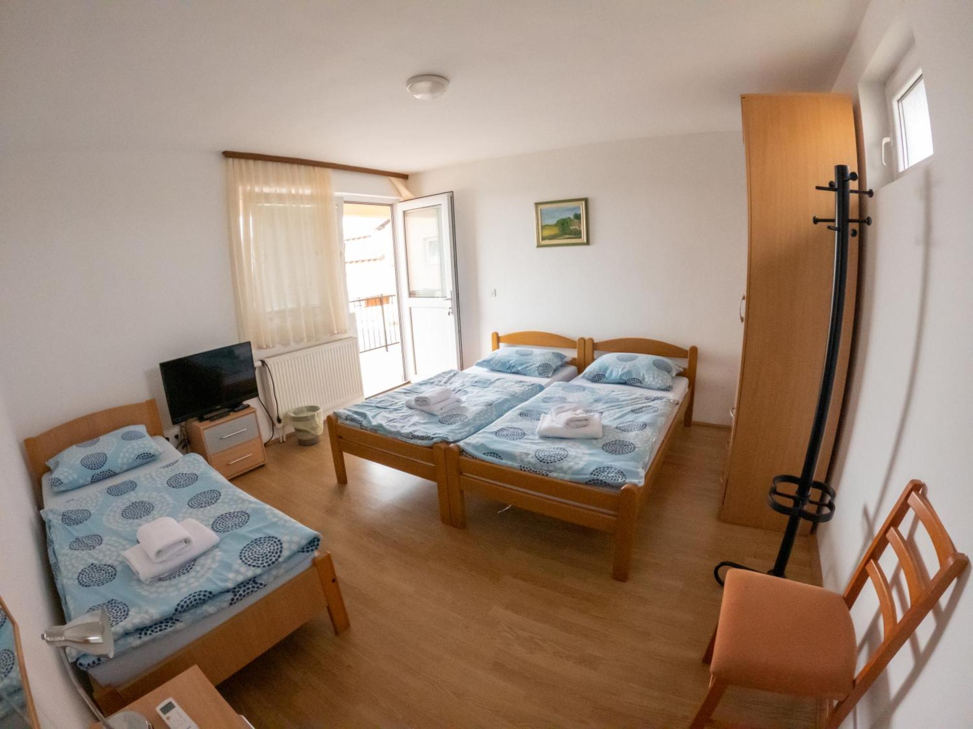 Prenociste Dzinic Hotel Жупаня Екстериор снимка