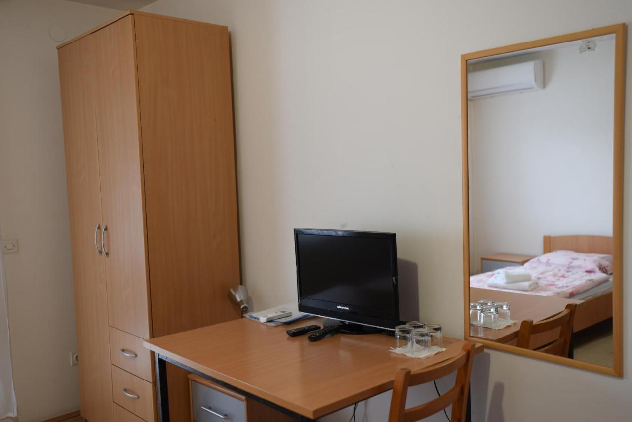 Prenociste Dzinic Hotel Жупаня Екстериор снимка