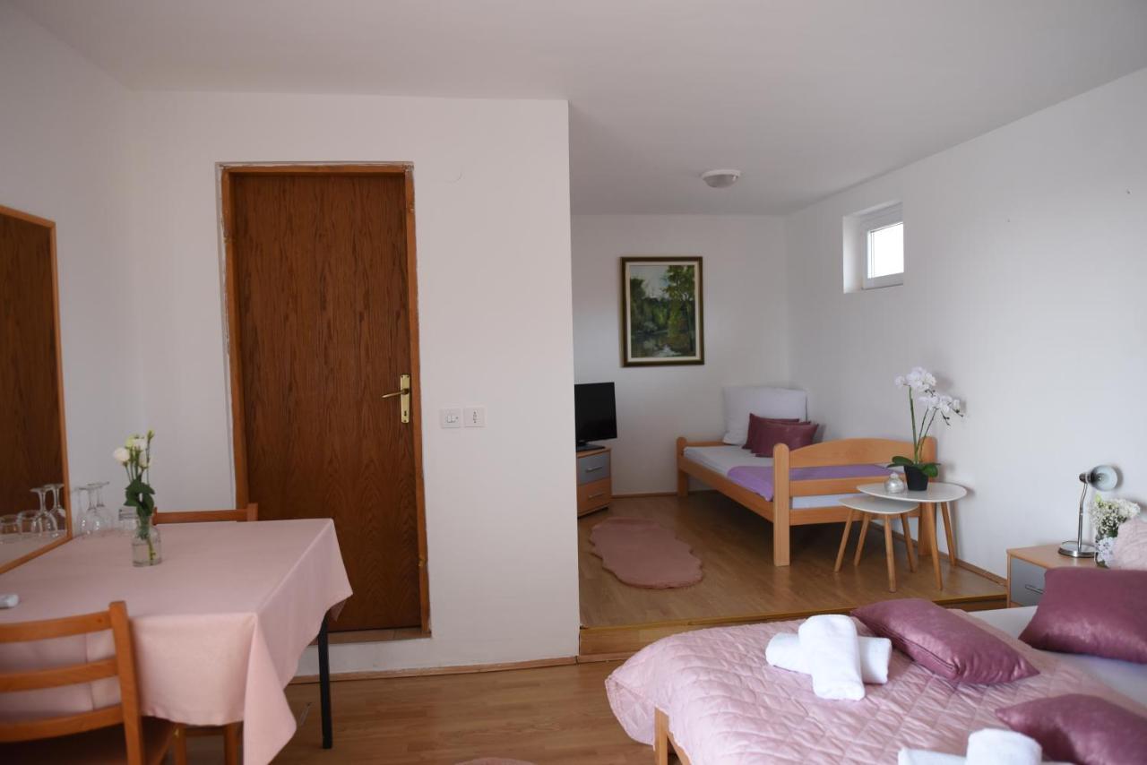 Prenociste Dzinic Hotel Жупаня Екстериор снимка