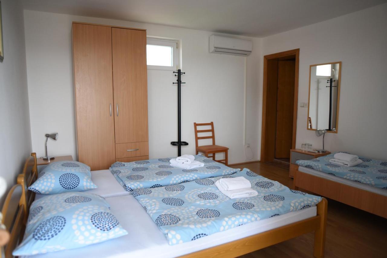 Prenociste Dzinic Hotel Жупаня Екстериор снимка
