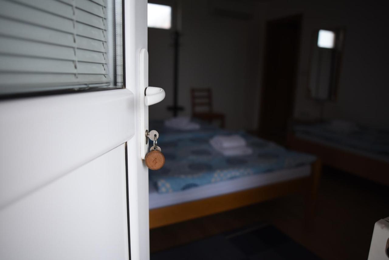 Prenociste Dzinic Hotel Жупаня Екстериор снимка