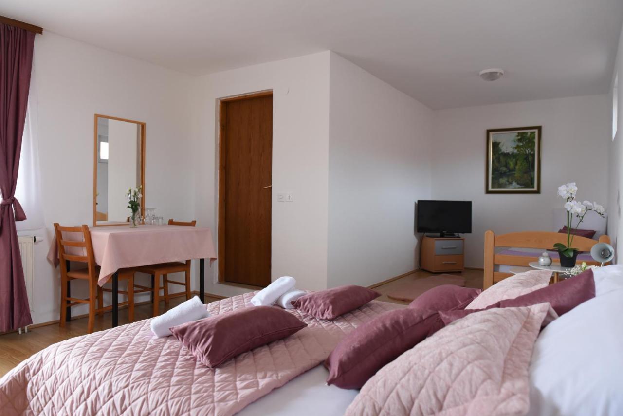 Prenociste Dzinic Hotel Жупаня Екстериор снимка